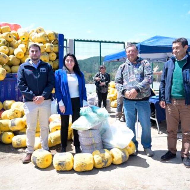 GORE E INDESPA Entregan Millonaria Ayuda A Pescadores Artesanales De