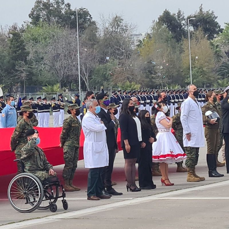 Con estricto aforo y medidas sanitarias, Parada Militar homenajeó a personal de Salud y víctimas de Covid
