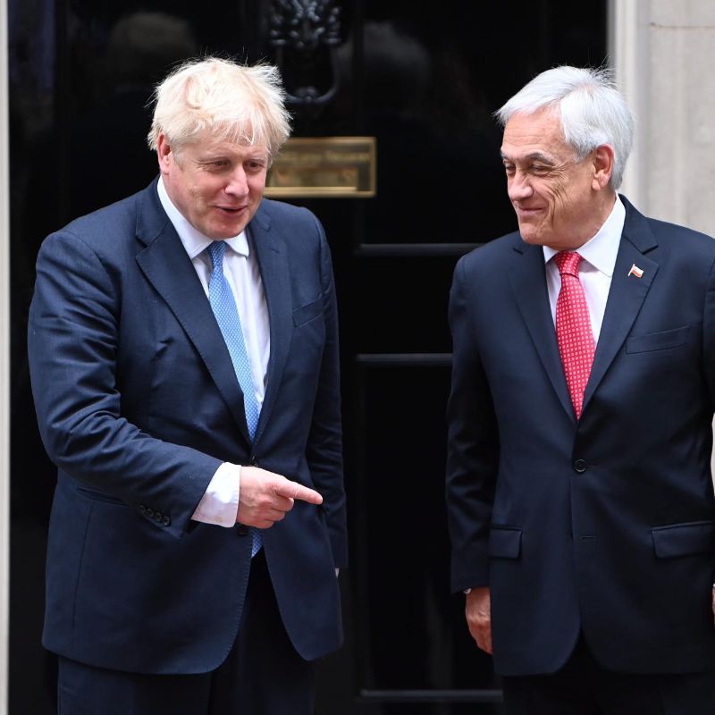 Sebastián Piñera finaliza gira europea, reuniéndose con Primer Ministro británico