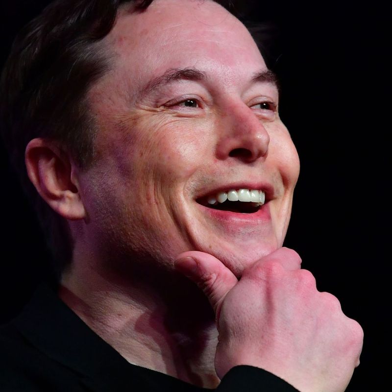 Elon Musk a un pelo de convertirse en el rey de los multimillonarios