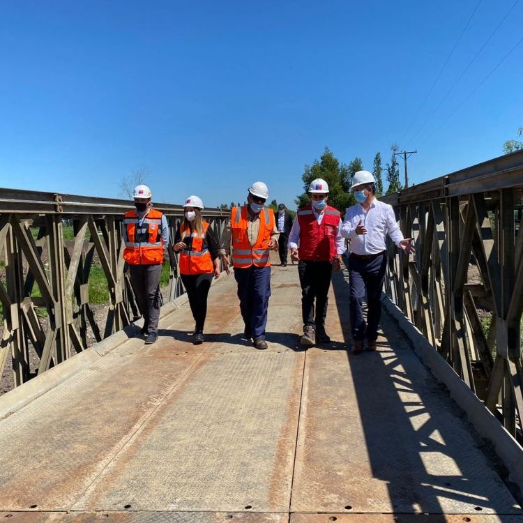 Instalan puente mecano para conectar Chanquicó con Villa Alegre