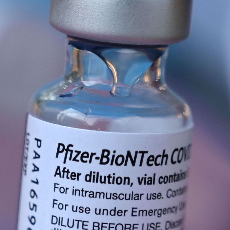 Dosis de refuerzo de Pfizer protegería hasta 25 veces contra variante Ómicron