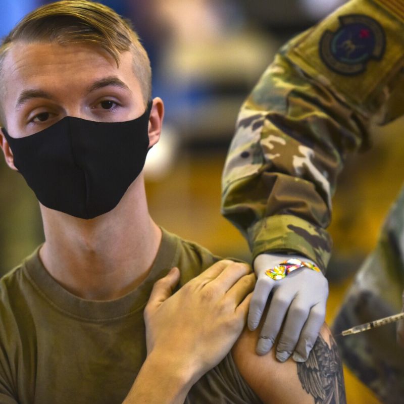 Fuerzas Armadas norteamericanas dan de baja a miembros no vacunados contra el Covid