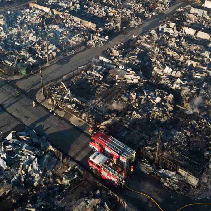 Gobierno entregará bonos de ayuda a dueños de 140 viviendas incineradas por incendio de Castro