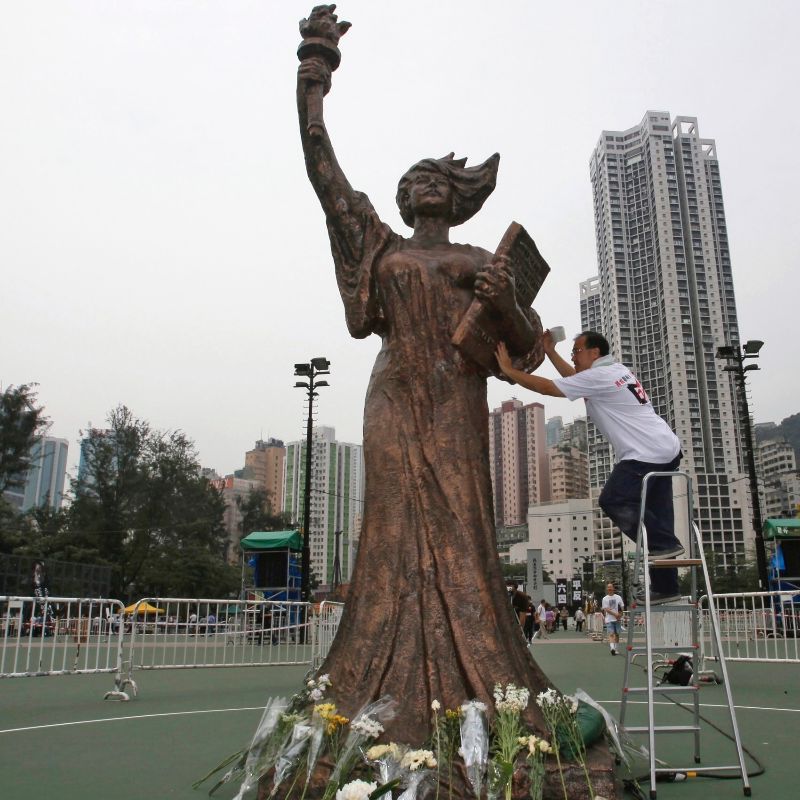Tres universidades de Hong Kong retiran monumentos sobre la masacre de la Plaza de Tiananmen 