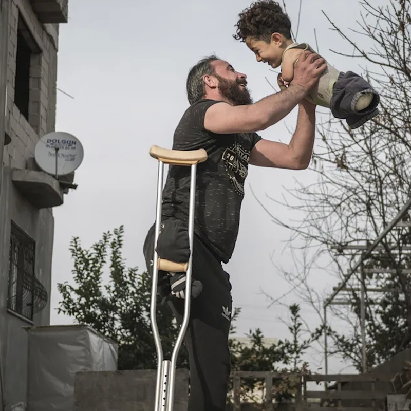 Emotiva foto de un padre y su hijo, ganó Premio Internacional y cambió la vida de los afectados