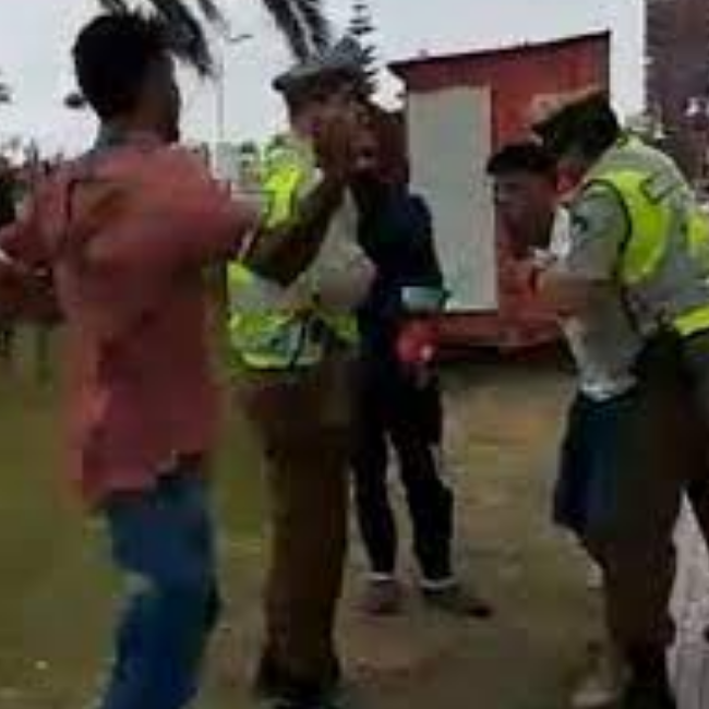 Extranjeros agreden a Carabineros durante fiscalización en Playa de Iquique