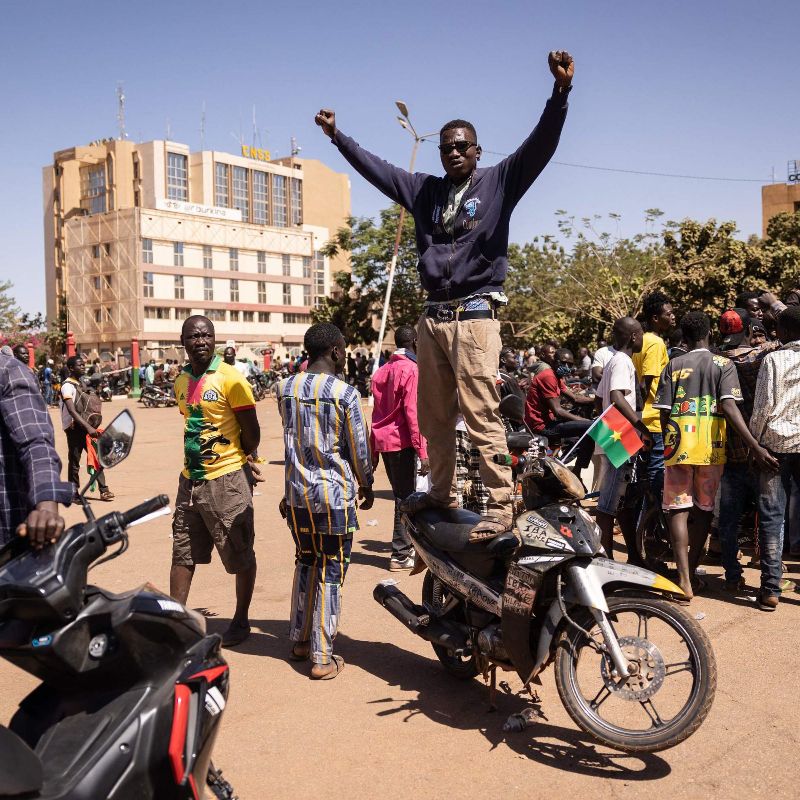 Golpe de Estado lleva a militares al poder en Burkina Faso
