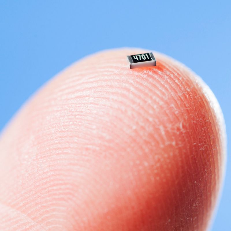 Lanzan microchip que podría usarse como Pase de Movilidad a futuro