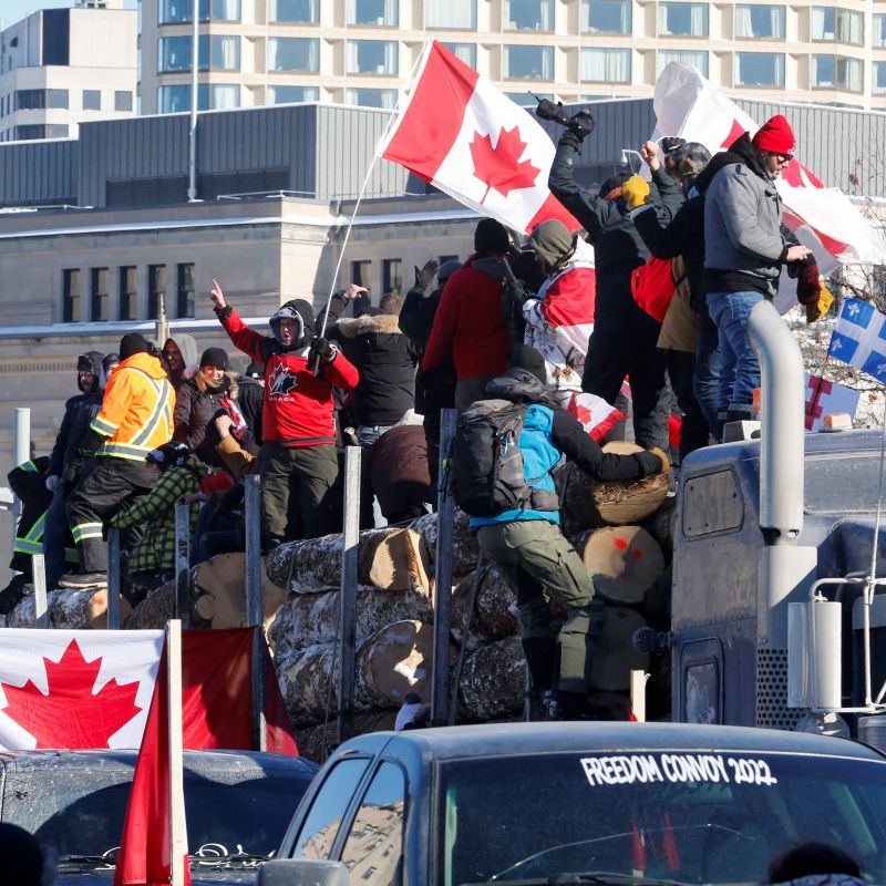 Masiva protesta de camioneros termina en un mitin antivacunas en Canadá