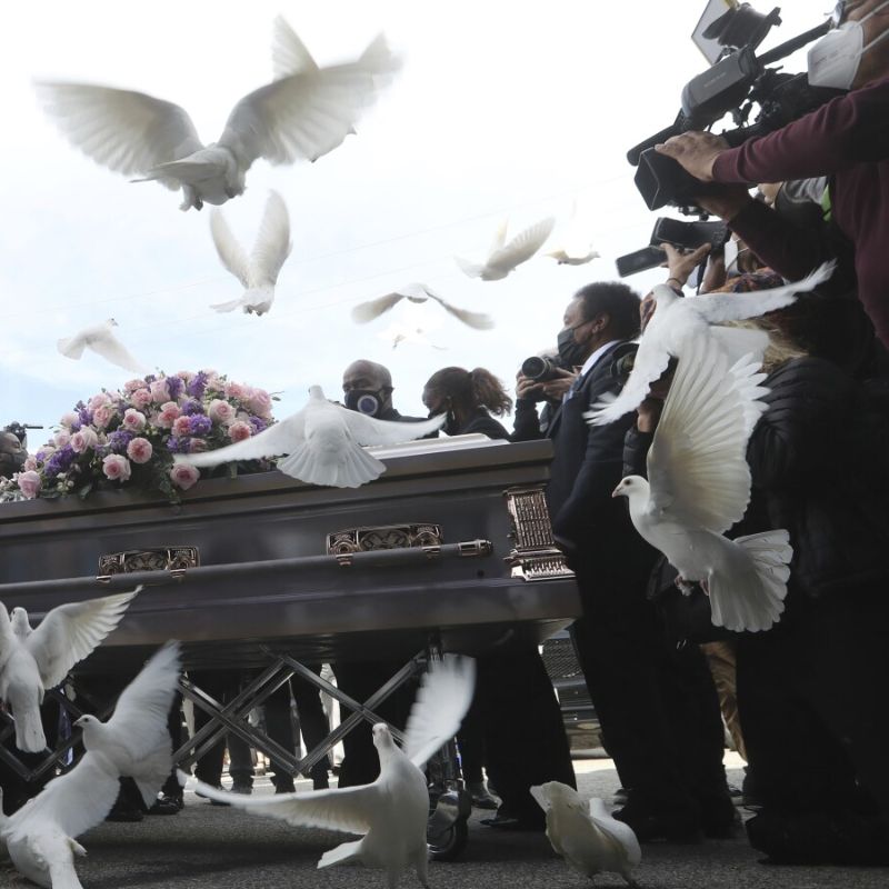 Masivo funeral de niña chilena muerta por policía norteamericano