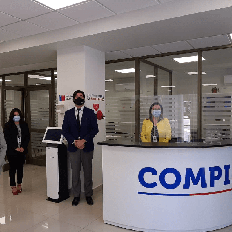 Posible brote de Covid obliga cierre de oficina Compin en Concepción