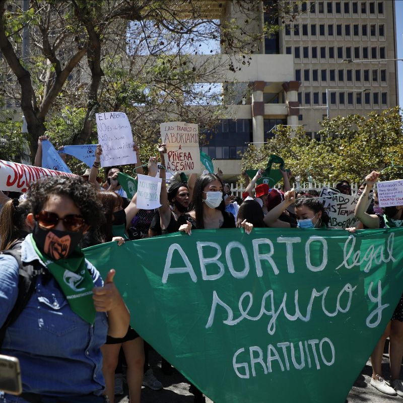 Convención aprueba artículo que sanciona negación violación de derechos humanos y aborto libre