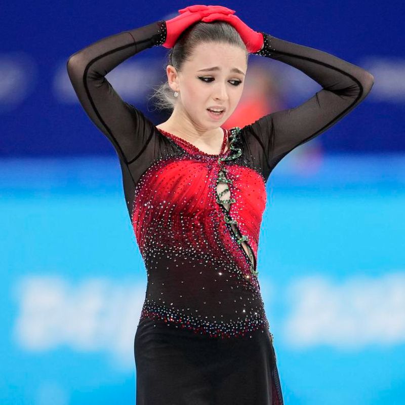En pausa queda premiación de joven patinadora rusa Kamila Valieva, hasta tener resultados de un potencial dopaje