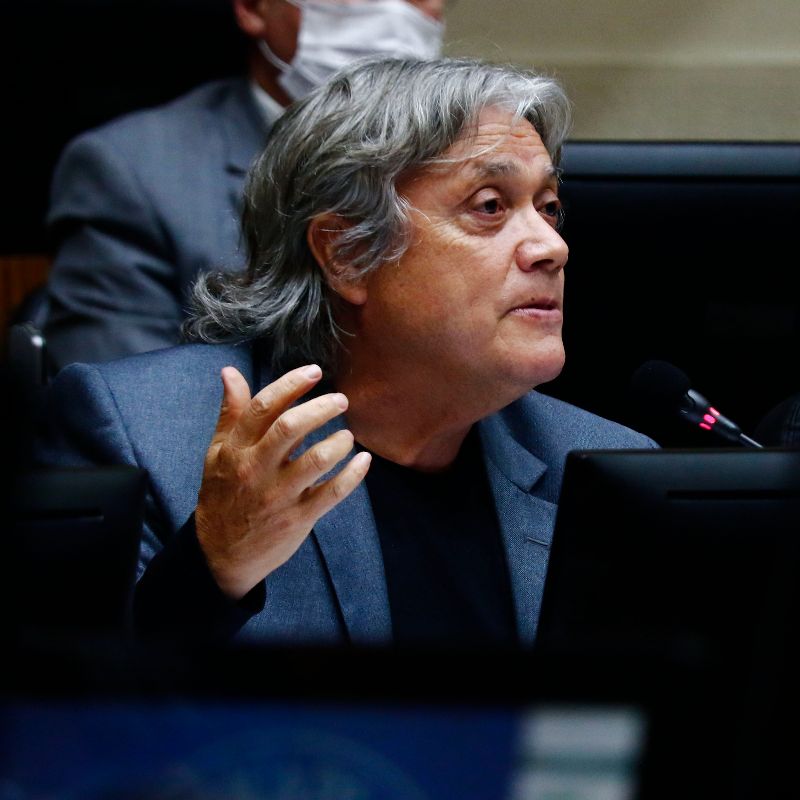 Senador Alejandro Navarro criticó fuertemente ausencia de Sebastián Piñera y ministros en crisis que hoy afecta al país