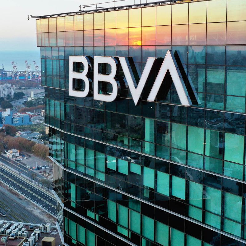 Tras cinco años de ausencia, vuelve a operar en Chile el Banco BBVA 