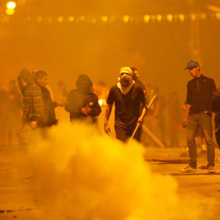 “Día del Joven Combatiente” Turba ingresa a departamento y arroja