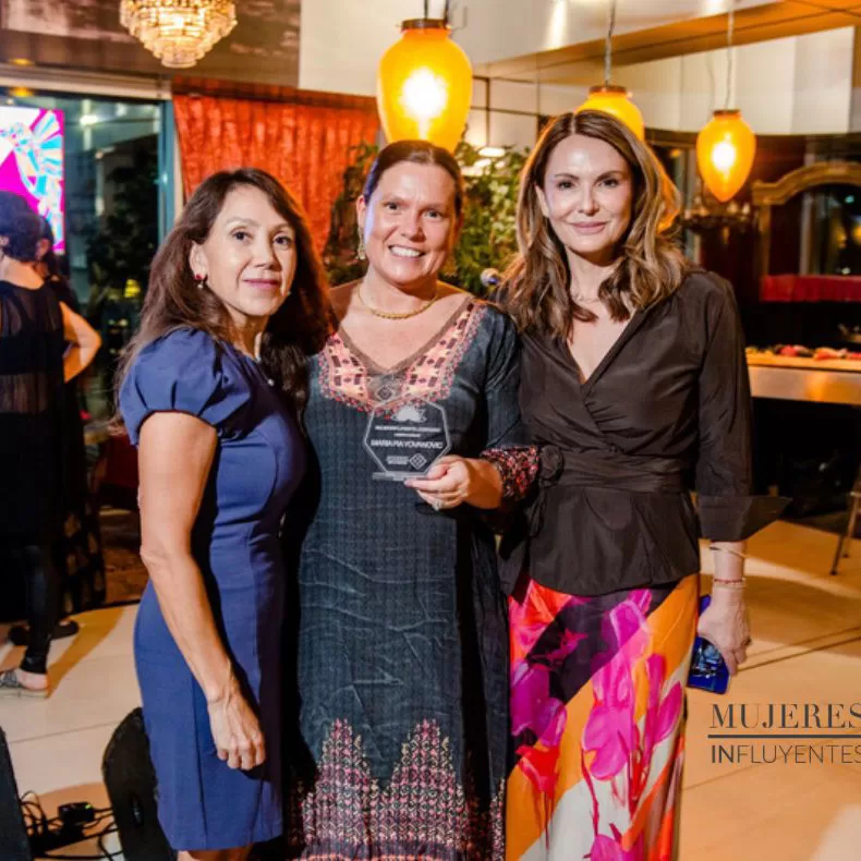 “Mujeres INfluyentes Chile” premia a Mujeres que destacan y Maulina fue reconocida en la categoría de Liderazgo