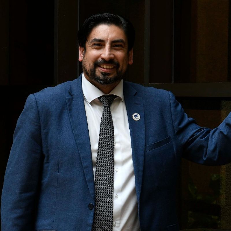 “Dicen cerremos la frontera, pero que los extranjeros voten”, afirma diputado Oyarzo, acusando a la derecha de “doble moral” por voto obligatorio