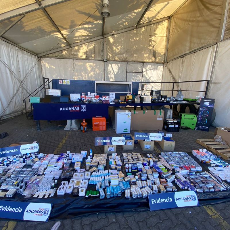 En Valparaíso interceptan contrabando de “encomiendas” con miles de medicamentos, baterías y tecnologías