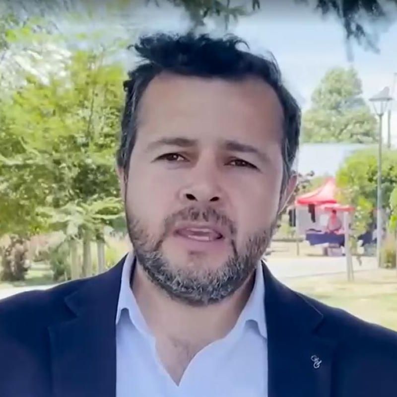 En prisión preventiva queda funcionario municipal de comuna de Melipeuco, tras morder a alcalde en la oreja, por supuesto acoso a su pareja