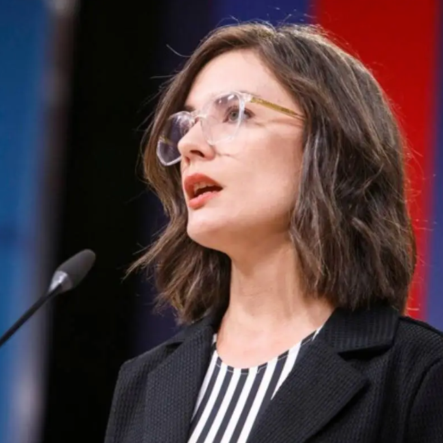 “La evaluación que se tiene que hacer, tiene que ajustarse a nuestra ley y que la ley se cumpla”, sostiene Camila Vallejo por regularización de migrantes