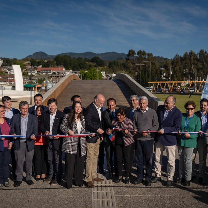 Ministro Álvaro Elizalde y Ministro del Deporte, Jaime Pizarro, inauguraron la Nueva Plaza Costanera de Curanipe, en Pelluhue