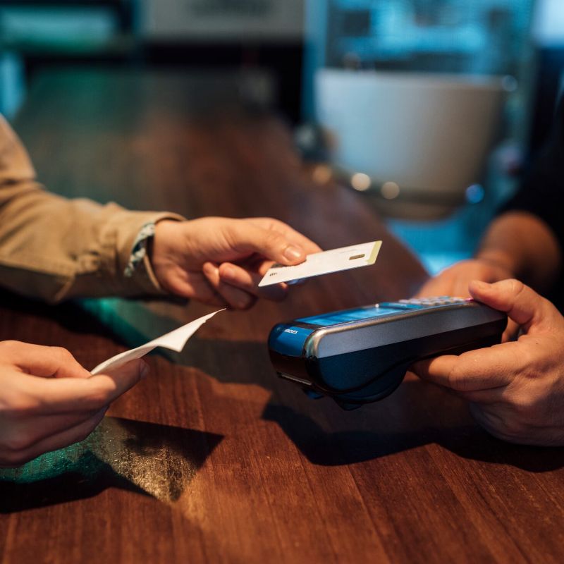 Chile avanza en pagos sin contacto. Cerca de un 50% de ellos, se realizan con dispositivos móviles en los comercios