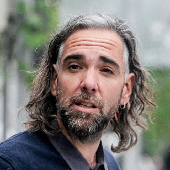 Conduciendo sin licencia, ni papeles del auto, el cual tenía más de 330 multas, sorprenden a hijo del exministro del Interior, Andrés Chadwick