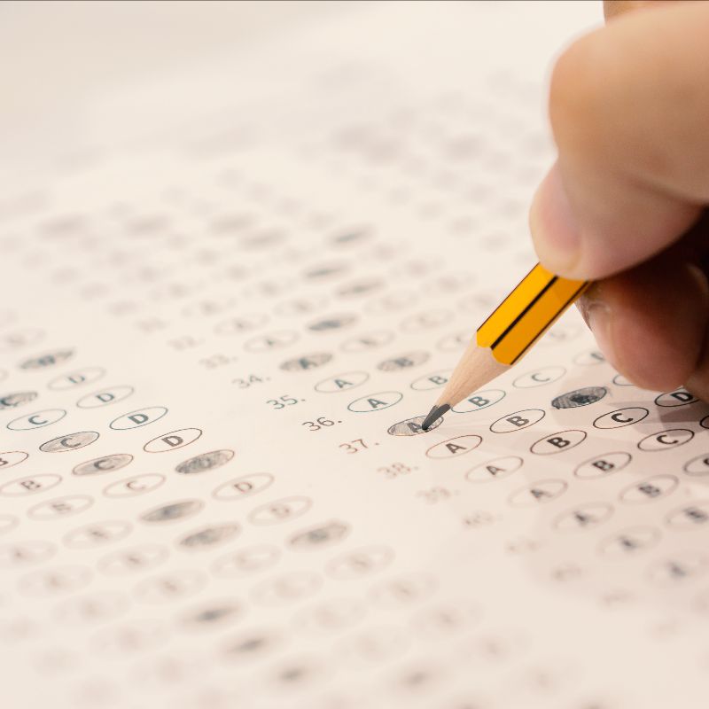 Duras críticas generó escandalosa ausencia de examinadores, que marcó jornada de toma de Prueba SIMCE en la Región Metropolitana