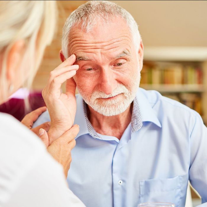 Estudio revela fuerte vínculo entre pérdida auditiva y Alzheimer. Especialistas afirman que una audición sana, activa el cerebro