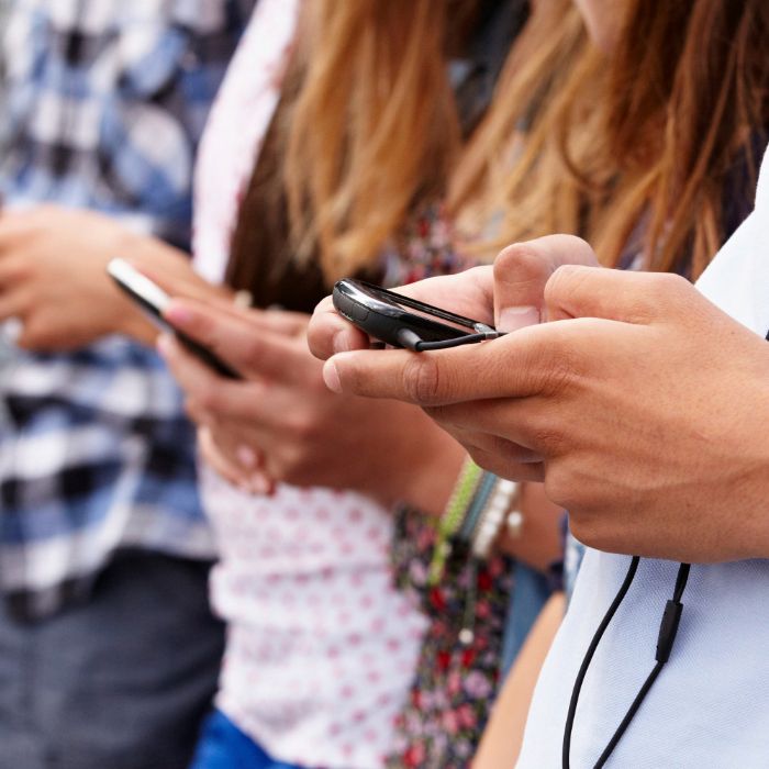 Experto de la Universidad de La Serena, llama a regular el uso del celular y no prohibirlo