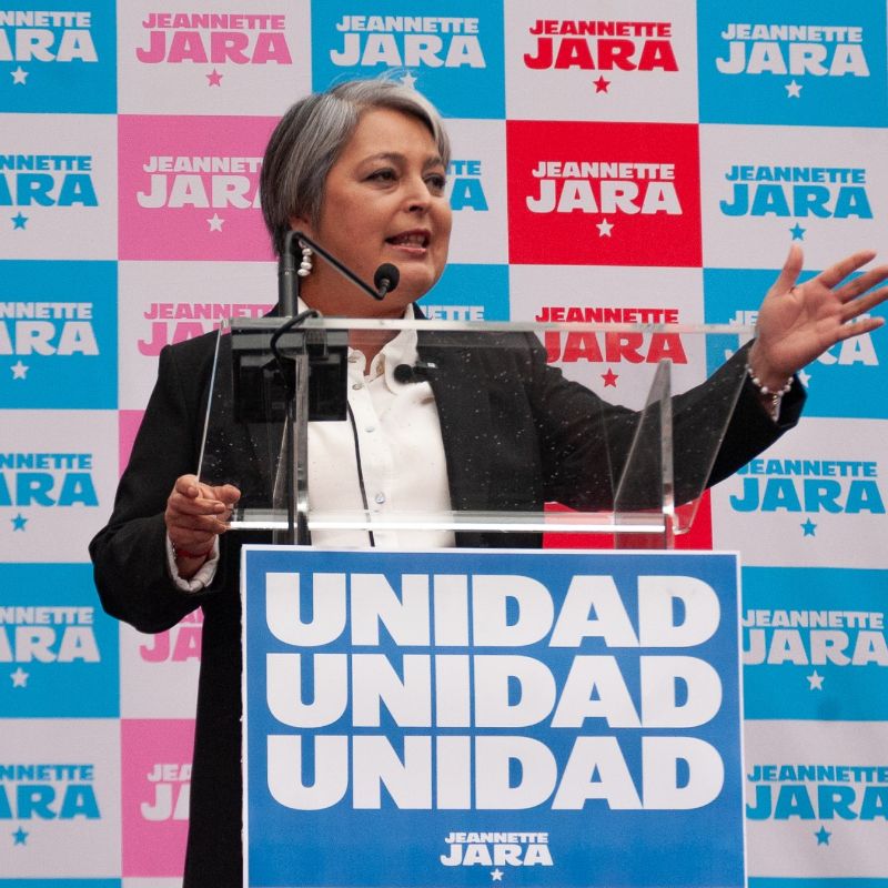 Jeannette Jara devela plan de gobierno, poniendo énfasis en la economía. Medidas van desde la regulación de la UF, hasta ambicioso plan de reducción en las cuentas de la luz.