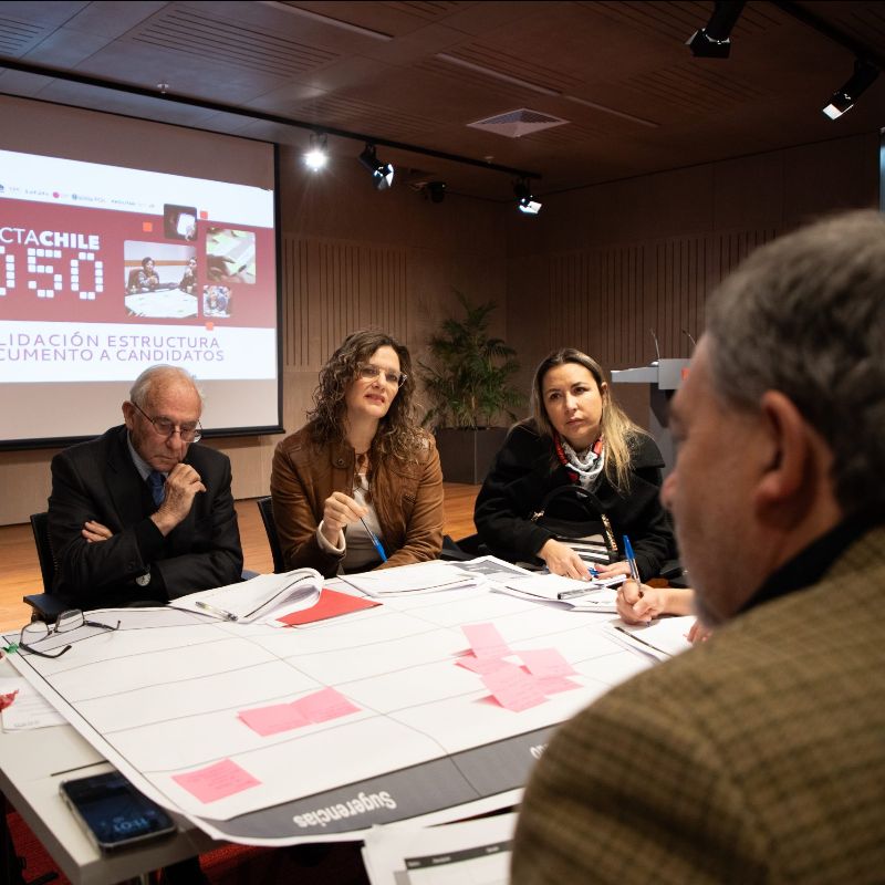 Más de 2.000 expertos de Proyecta Chile 2050 entregan a candidatos presidenciales propuestas transversales para el futuro