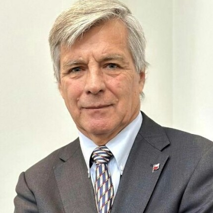 Mayne-Nicholls admite voto erróneo en plebiscito de 1988 y expresa profundo arrepentimiento