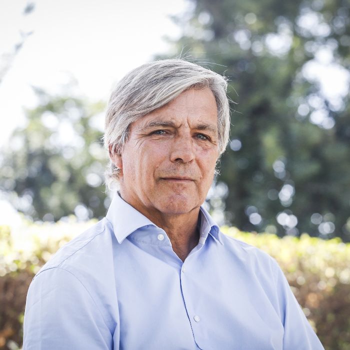 “No es posible que esto siga escalando”, fue la razón que explica Harold Mayne Nichols, lo empujó a presentarse a la carrera presidencial
