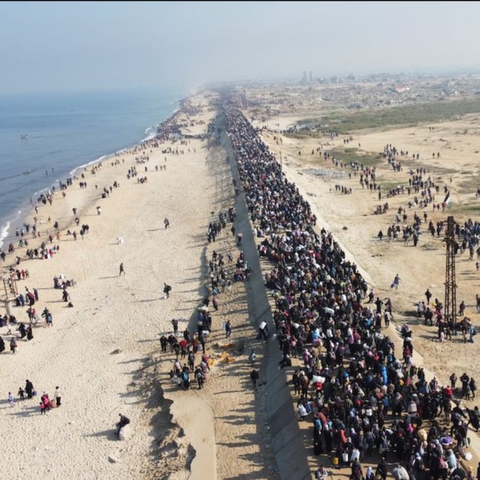 Tras el acuerdo de alto el fuego entre Hamas e Israel, miles de refugiados palestinos comenzaron a retornar a la ciudad de Gaza