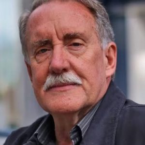 Artés defiende a estudiantes en disturbios y protagoniza tenso intercambio con Kaiser en debate presidencial