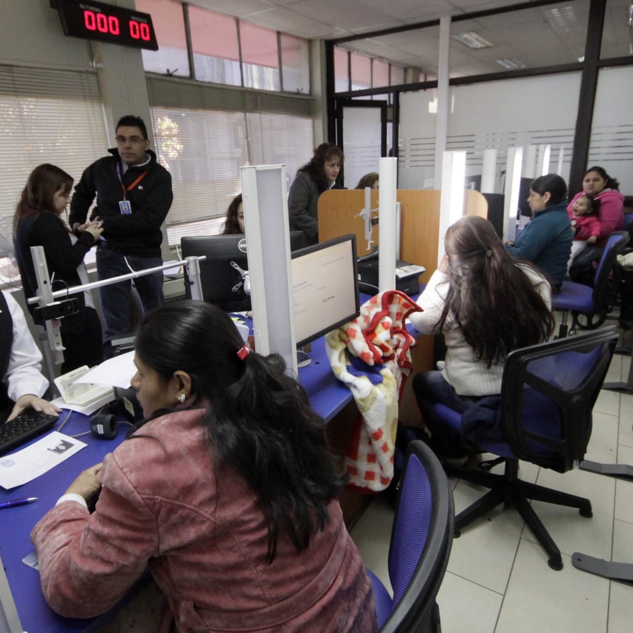 Funcionarios públicos demandan reajuste del 7% en medio de tensión presupuestaria