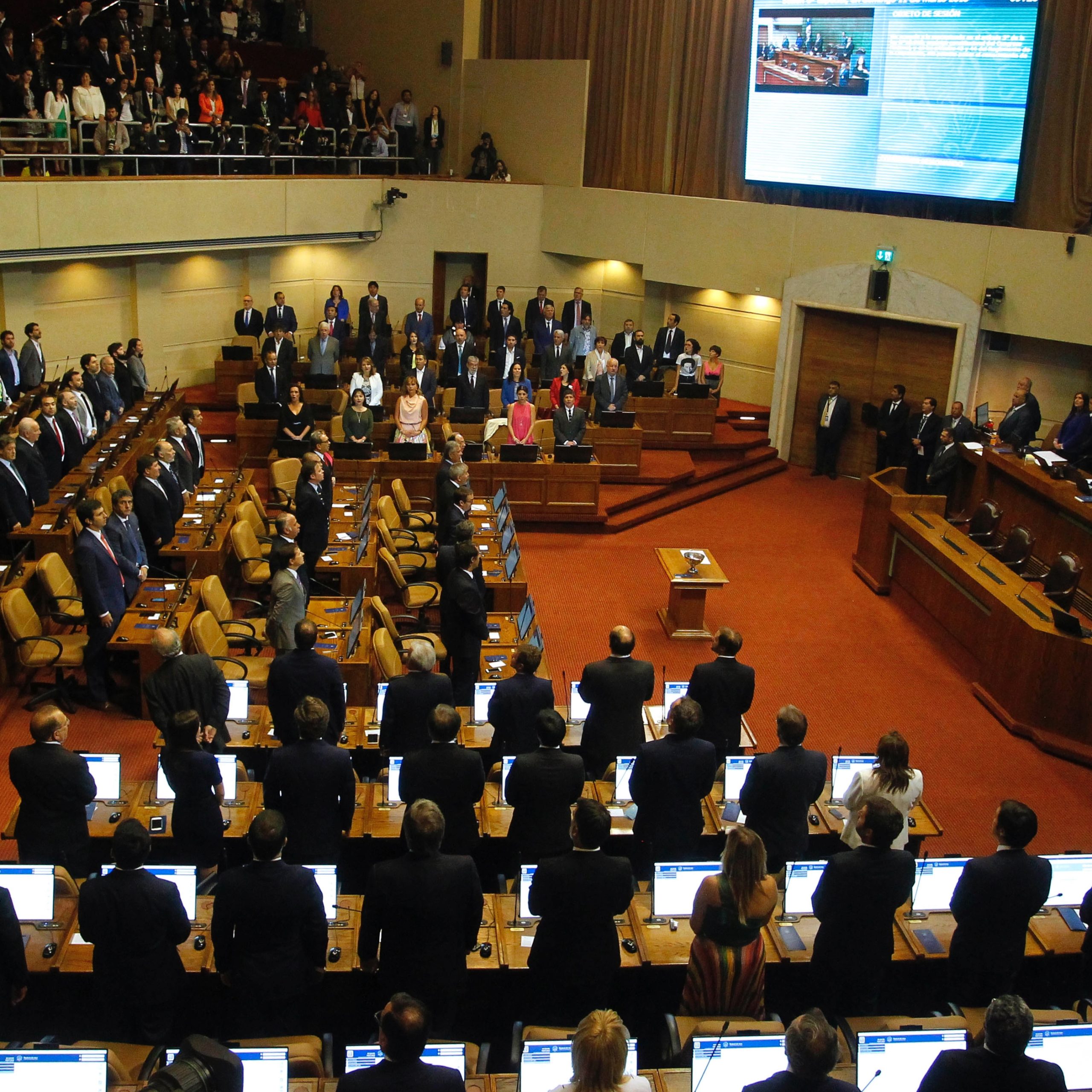 Reestructuración del sistema político chileno: 13 partidos en riesgo de disolución tras elecciones parlamentarias