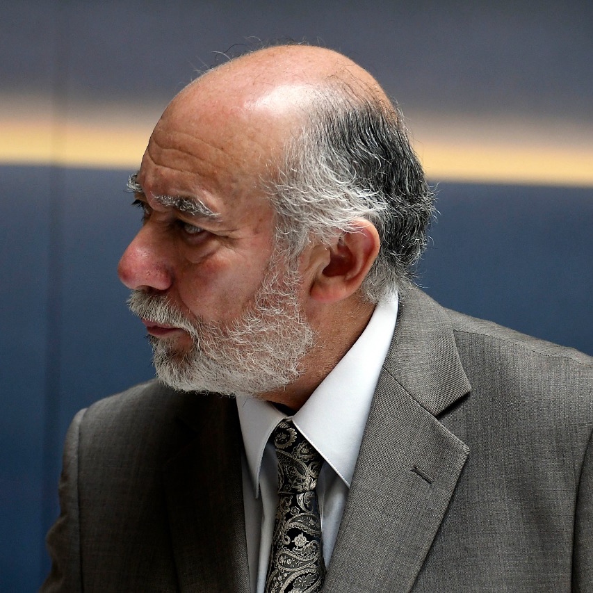 Senador Flores responde a Vallejo: "Siguen las imprecisiones del Gobierno" en proyecto de eutanasia