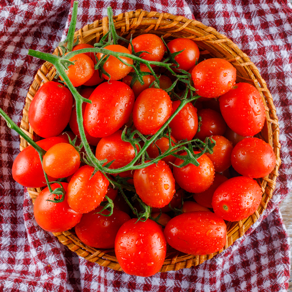 Hierba viva en tu cocina: ají, tomate cherry y hierbas frescas directo desde tu hogar